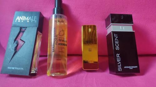 Kit de Perfumes e body splash, usados**