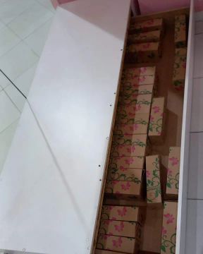 Expositor madeira com gaveta mdf