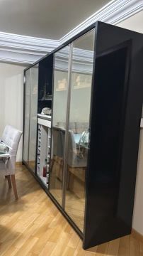 Cristaleira em laca e vidro bronze 