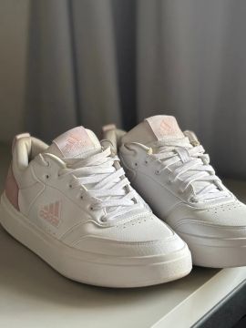 Tênis Adidas