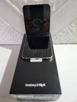 Samsung Galaxy Z Flip5 - Novo na caixa