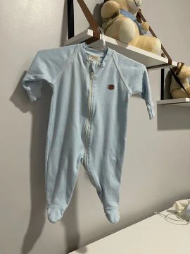 Macacão de bebê azul claro