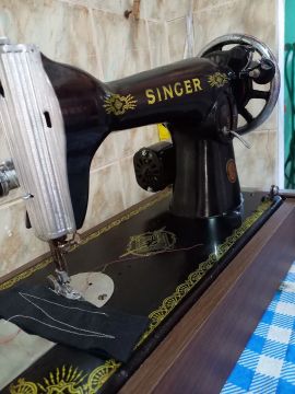 VENDO MAQUINA DE COSTURA REVISADA NO PRECINHO