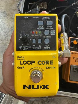 Pedal efeito guitarra Loop Nux Core semi novo