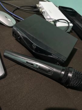 Microfone AKG sem fio (oportunidade)