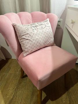 Poltrona Rosa de Veludo com Encosto de Cabeceira