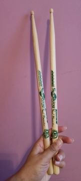 Baqueta (par novo) Signature Hickory Daniel Moscardini Padrão 5B/5A (792) Extra Comprida