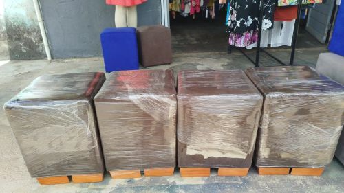 4 Bancos/Puffs Marrom - Prontos para decorar sua casa!