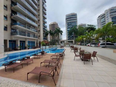 Barra Olimpica - Condomínio Grand Village - Ótimo Apartamento Três Quartos Sendo Uma Suíte