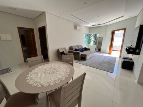 Vende-se ou Aluga-se Casa MOBILIADA em Ji-Paraná