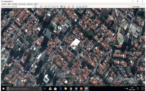 Via com grande fluxo de automóveis, com crescente aumento populacional e altíssimo poder a