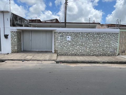 Casa 2 quartos sendo 1 suite 