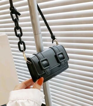 Bolsa feminina preta delicada nova de ombro