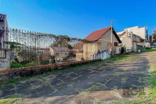 Terreno com ótima localização na rua Matias José Bins, 1208 Medindo 385m². No Bairro Cháca