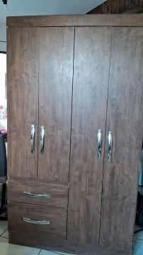 Guarda-Roupa 4 Portas em Madeira