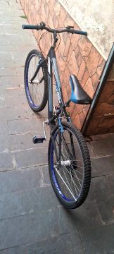 Bicicleta semi nova Aro aero 26 com machas