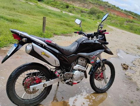 XRE 300 ano 2010