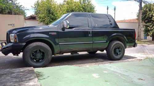 F250 com mecânica nova. Com apenas 6.000 km rodados.