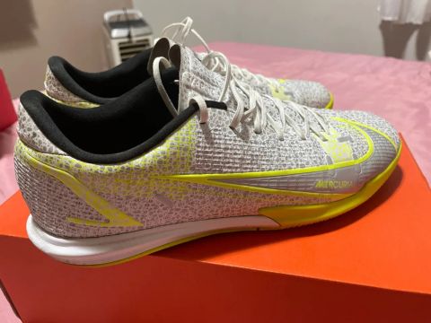Chuteiras Nike Mercurial - Tamanho 41