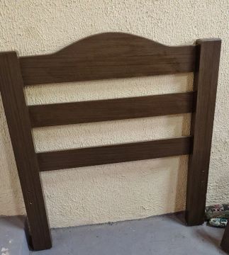 Oportunidade! Cama de solteiro de madeira + cabeceira Queen size.