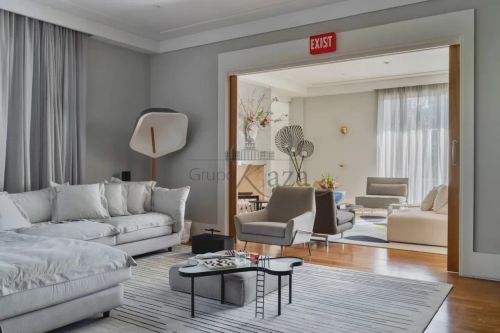 Casa de Condomínio- Cidade Jardim - 5 Suítes - 730m².