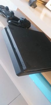 Playstation 4 Slim com 2 controles