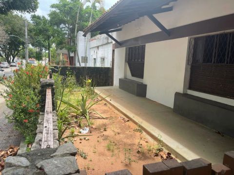 VENDO CASA NO BAIRRO DO TIROL, PRÓXIMO AO MIDWAY, NO VALOR DE 880 MIL, ACEITA FINANCIAMENT