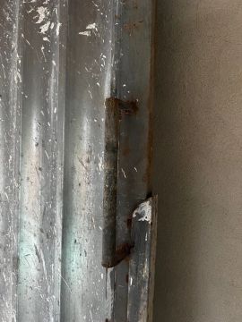 Portão de Metallon em chapa galvanizada