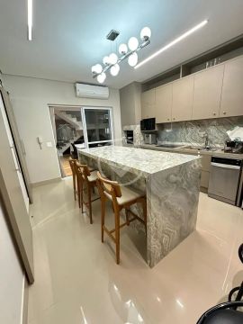 Vende-se sobrado Condomínio Solar das Torres, 3 quartos sendo 1 suíte. R$ 950.000,00 codig