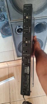 Crossover Voxman C420 pra vender logo 150,reais 
