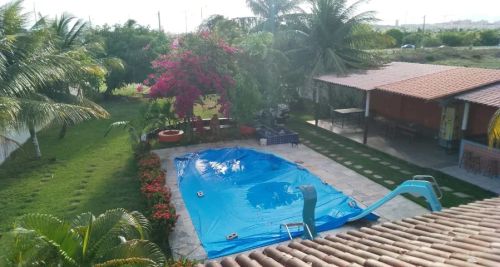 Lazer Familiar nesta casa de cinco quartos com excelente área de lazer e campo de futebol