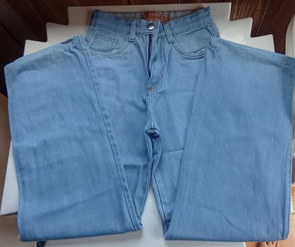 Calça numeração 36 porém não tem Lycra.