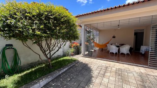 Vendo uma linda casa em Lagoa Nova