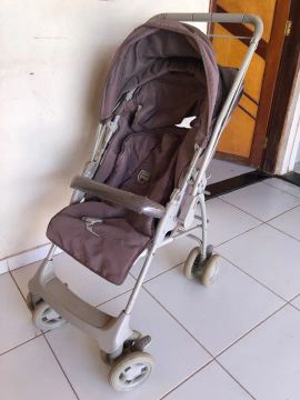 Carrinho de Bebê Dobrável - Usado