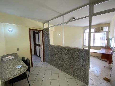 ED. VITÓRIA CENTRAL - AP 1 QUARTO C/ SUÍTE - SOL DA MANHÃ - GARAGEM COBERTA - ÓTIMA LOCALI