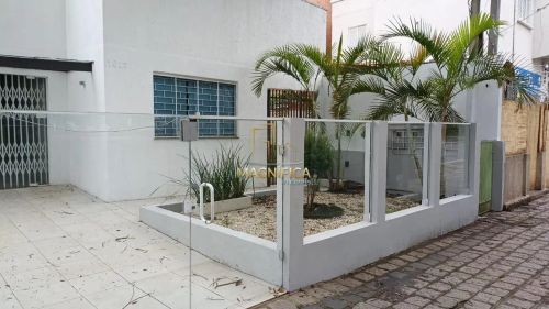 Casa comercial - Alto da Rua XV.Que tal montar sua empresa em um magnífico imóvel localiza