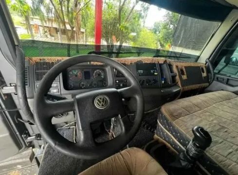 Caminhão 24-250 com possibilidade de parcelamento 