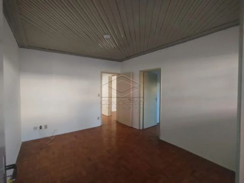 Casa à Venda - Ampla e Bem Localizada!
