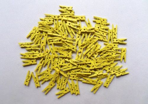 Kit c/ 100 Mini Prendedores de Madeira Amarelo 2,5cm P/ Artesanato e Lembrancinhas