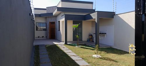 Casa à Venda em Areão, Taubaté - SP