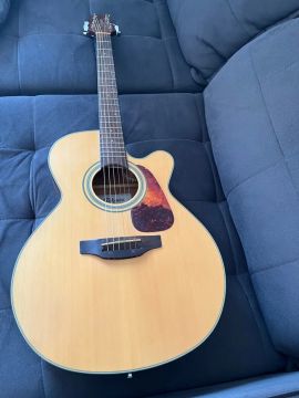 Vendo Violão Takamine GN15 bem conservado, aceito cartão.