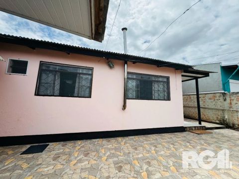 Casa à venda no bairro Lageado | Imóvel com 2 casas sendo a primeira com 3 dormitórios, sa