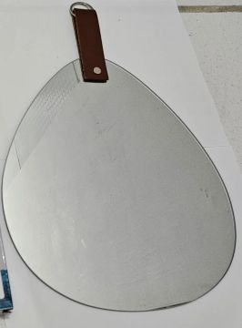 Espelho Decorativo Oval lapidado com Alça de Couro