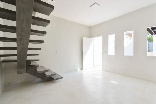 Sobrado para venda com 2 quartos, sendo 2 suítes, 93m²