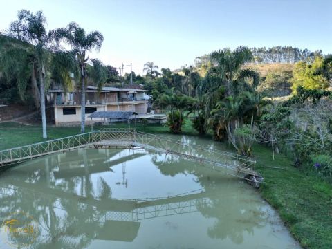 Vendo Sítio no bairro Avelar em Paty do Alferes - RJ.