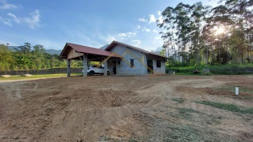 Sítio para Venda em Jaraguá do Sul, Centro, 2 dormitórios, 2 banheiros, 2 vagas