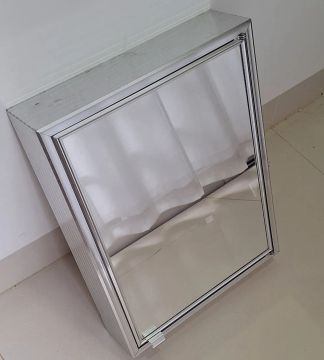 Espelho de Banheiro com Porta