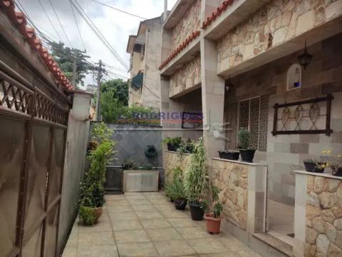 Linda casa duplex na Abolição !
