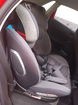 Cadeirinha para criança - sistema isofix. Preta.