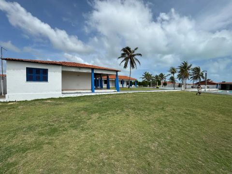 Imóvel para venda possui 500 metros quadrados com 5 quartos em Caponga - Cascavel - CE